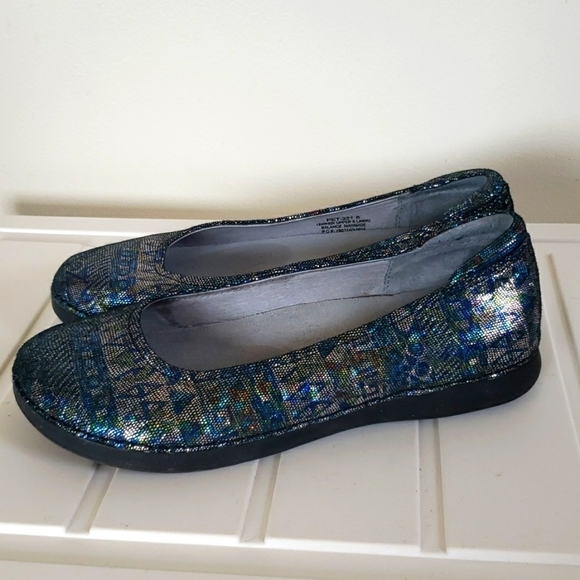 ALEGRIA Pet-321 Petal Rave on the Nile Blue Metallic Print Ballet women's size 8 - Picture 1 of 8